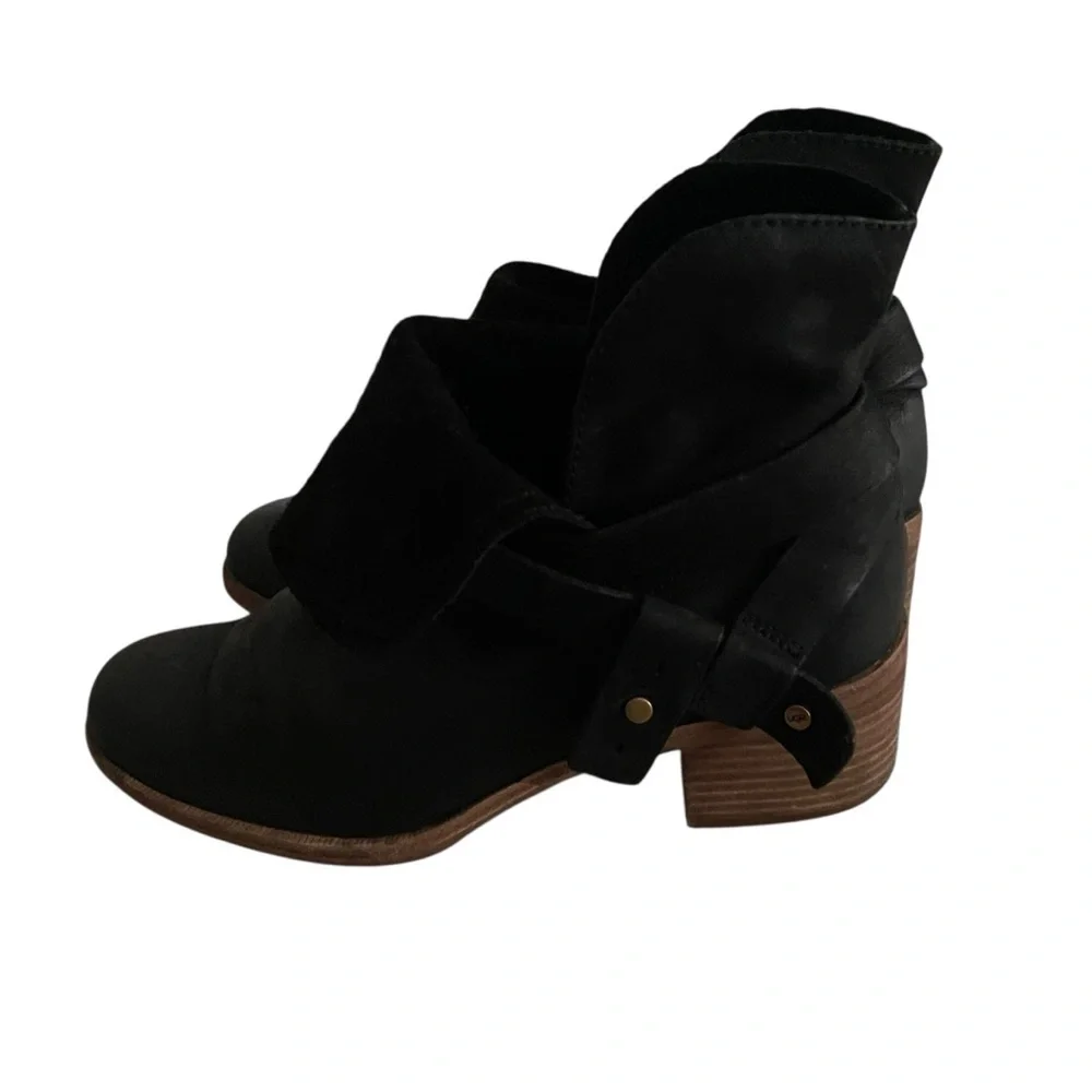 UGG Elora Black Ankle Boots Women  Size 9